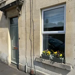 Holiday home Cosy 19th Century Two Bedroomed With Continental Breakfast, Bath